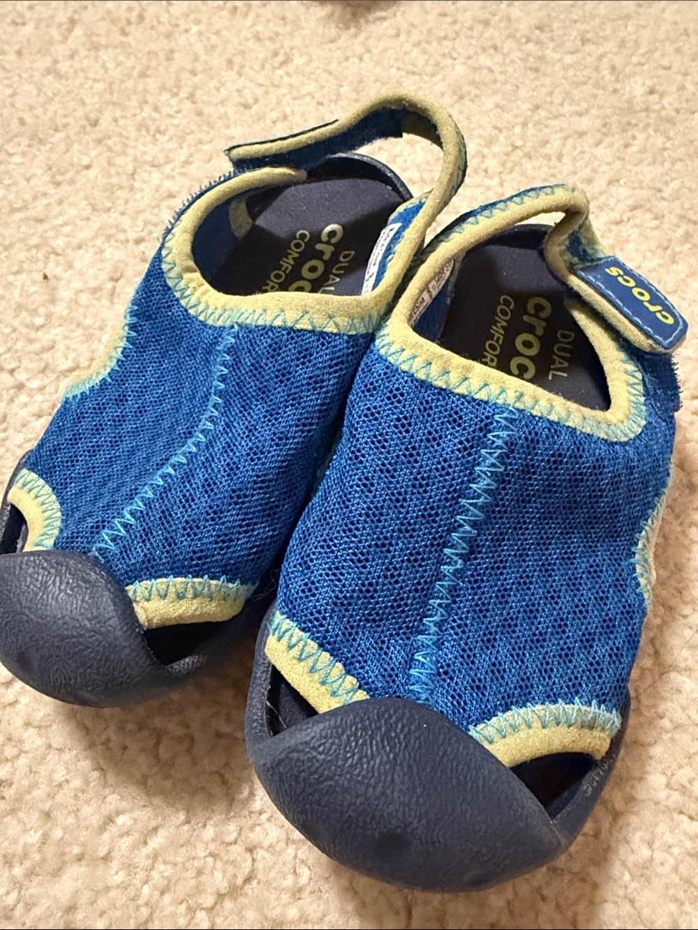 CROCS Kids Blue and Lime Green Water Shoes size 7 toddler